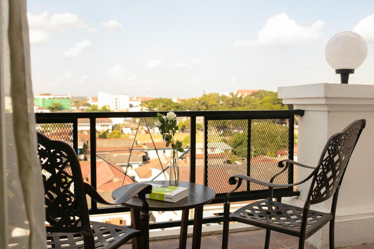 Azalea Parkview Hotel Вьентьян Экстерьер фото
